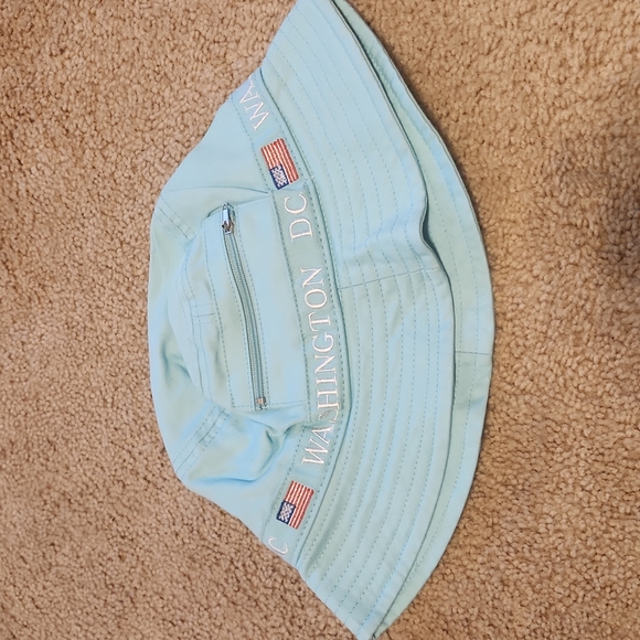 Hats from daughter's field trip, barely worn - Picture 3 of 3